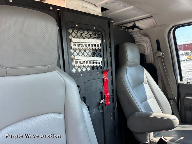 image for item ET3187 2010 Ford E350 Super Duty van with bucket lift