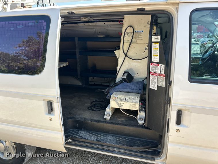 image for item ET3187 2010 Ford E350 Super Duty van with bucket lift