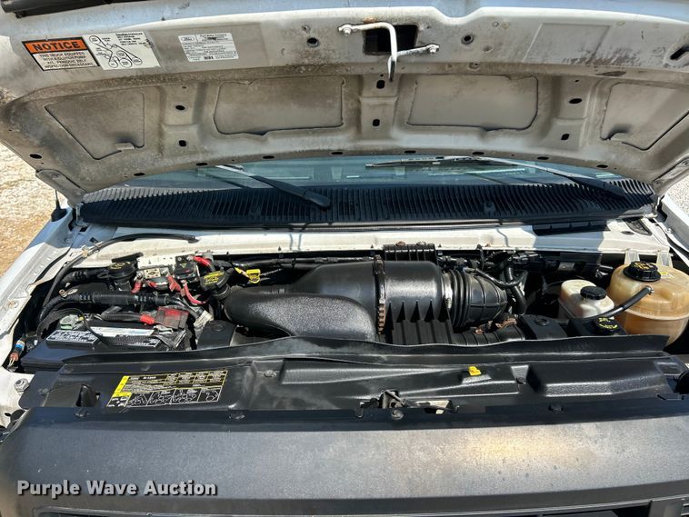 image for item ET3187 2010 Ford E350 Super Duty van with bucket lift