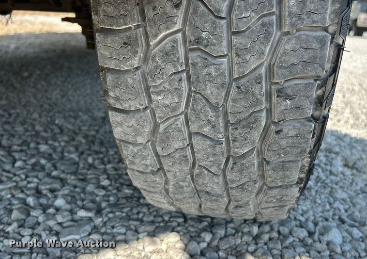 image for item ET3187 2010 Ford E350 Super Duty van with bucket lift