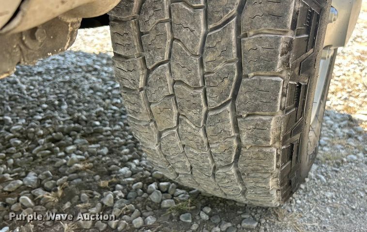 image for item ET3187 2010 Ford E350 Super Duty van with bucket lift