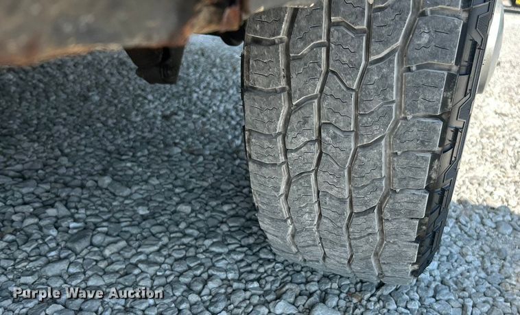 image for item ET3187 2010 Ford E350 Super Duty van with bucket lift