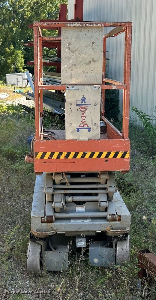image for item ET3482 Skyjack II3219 scissor lift