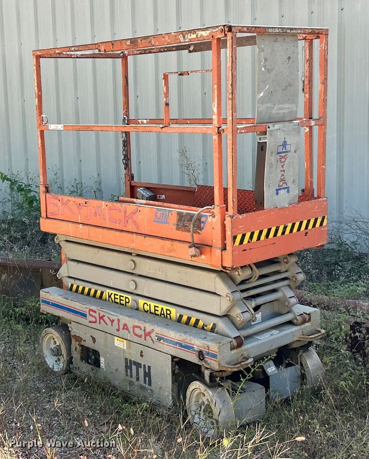image for item ET3482 Skyjack II3219 scissor lift