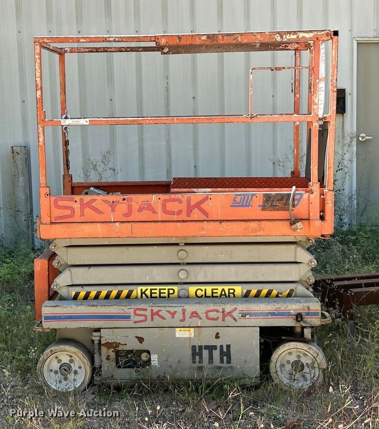 image for item ET3482 Skyjack II3219 scissor lift