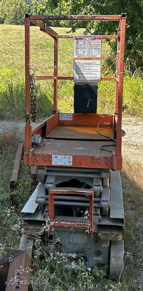 image for item ET3482 Skyjack II3219 scissor lift