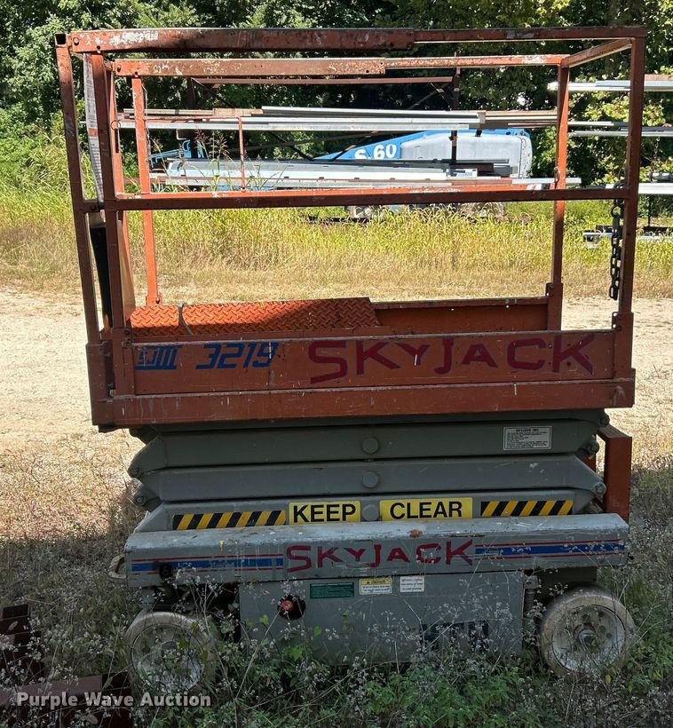 image for item ET3482 Skyjack II3219 scissor lift