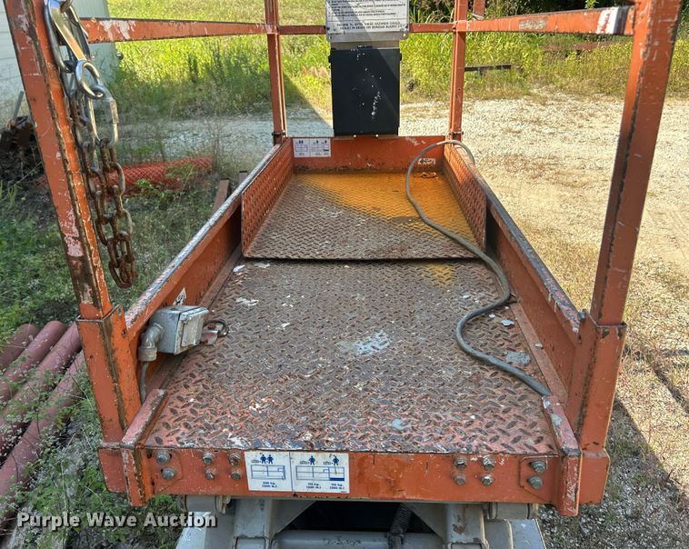 image for item ET3482 Skyjack II3219 scissor lift