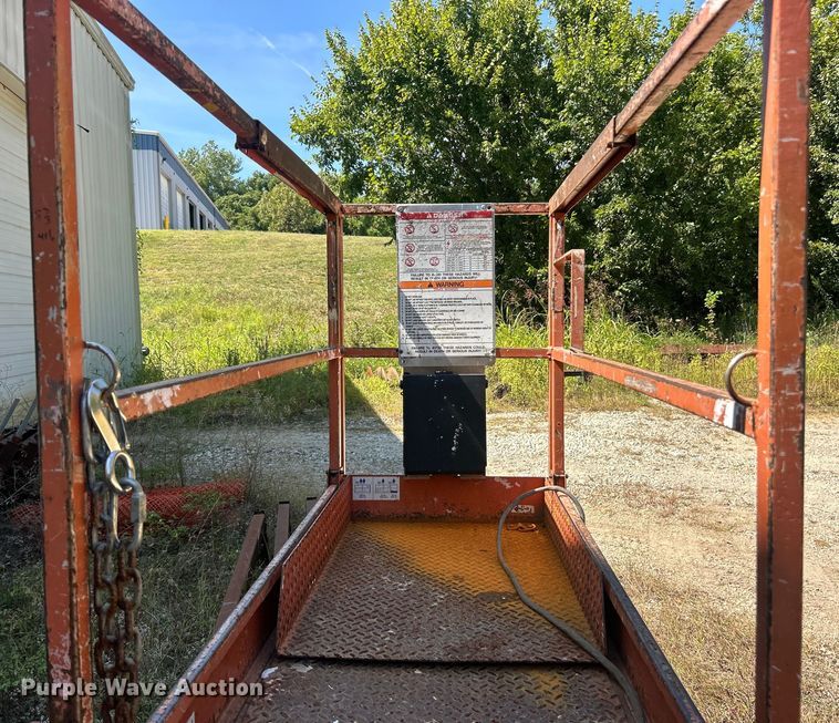 image for item ET3482 Skyjack II3219 scissor lift