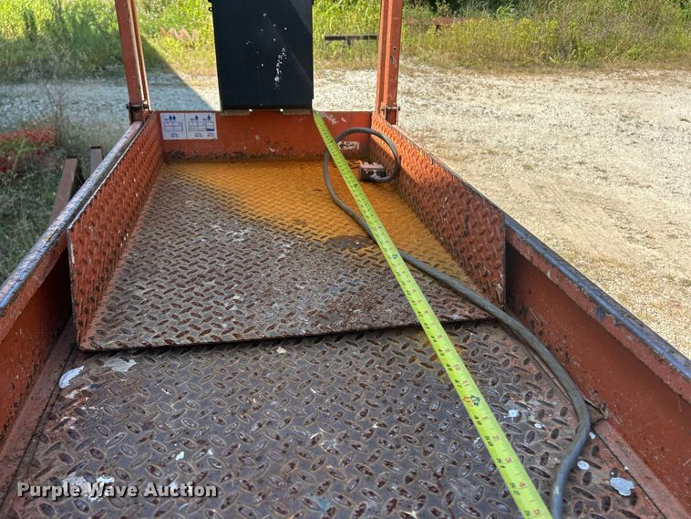 image for item ET3482 Skyjack II3219 scissor lift