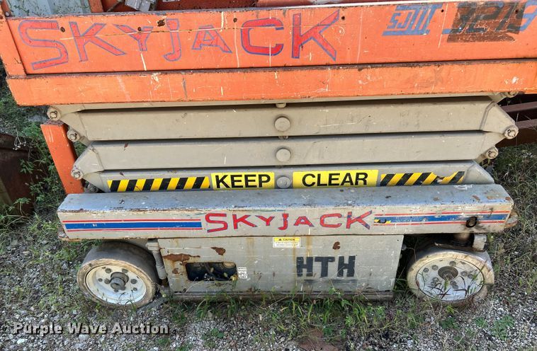 image for item ET3482 Skyjack II3219 scissor lift