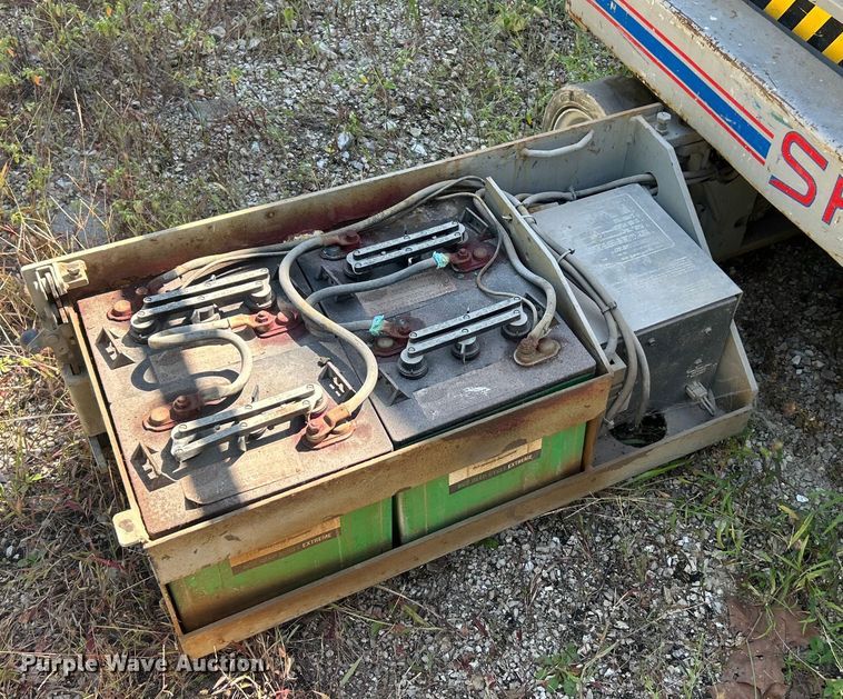 image for item ET3482 Skyjack II3219 scissor lift