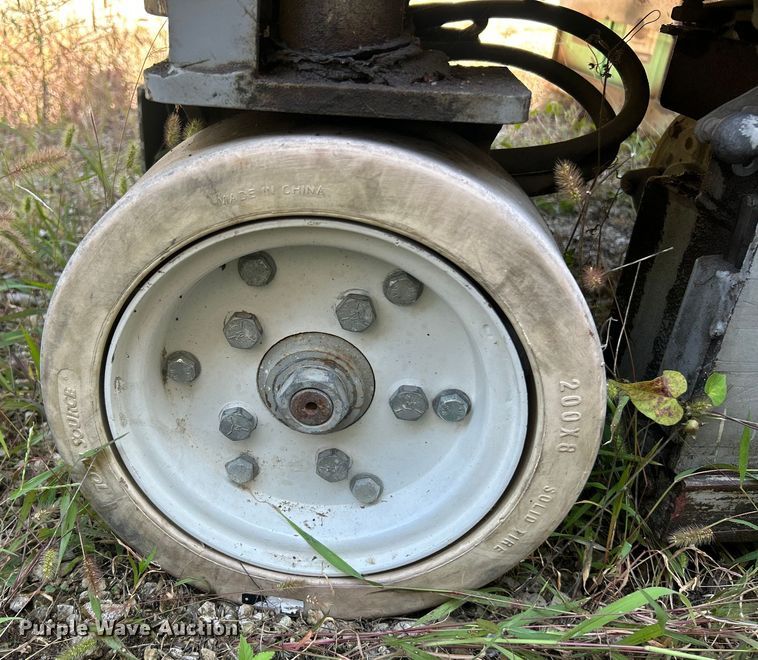 image for item ET3482 Skyjack II3219 scissor lift