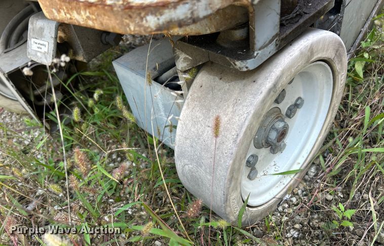 image for item ET3482 Skyjack II3219 scissor lift