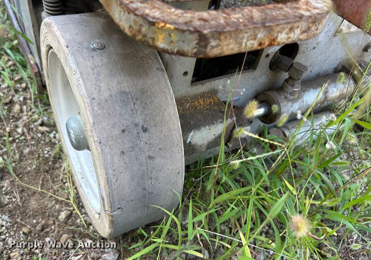 image for item ET3482 Skyjack II3219 scissor lift