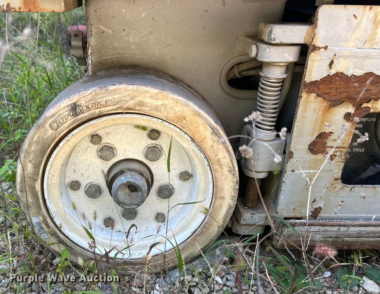 image for item ET3482 Skyjack II3219 scissor lift