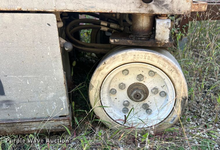 image for item ET3482 Skyjack II3219 scissor lift