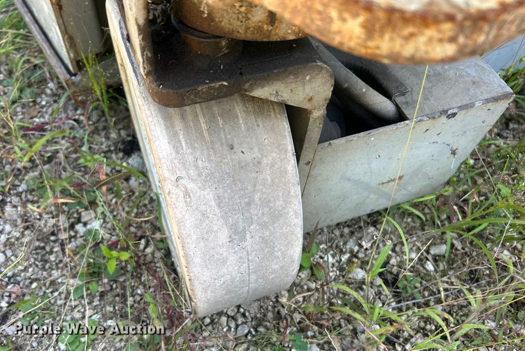 image for item ET3482 Skyjack II3219 scissor lift