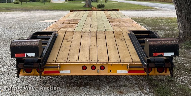 image for item ET4513 2006 Trail King TK40LP-2600 equipment trailer