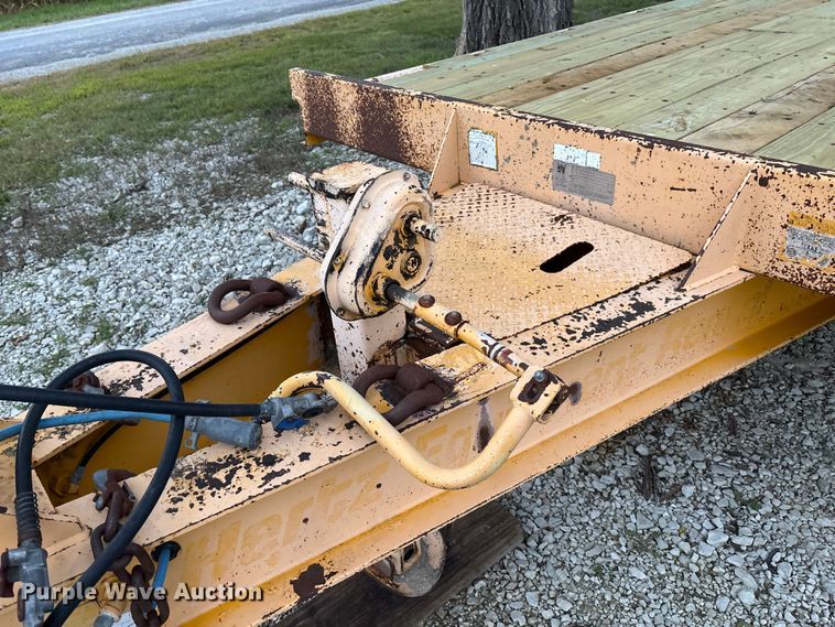 image for item ET4513 2006 Trail King TK40LP-2600 equipment trailer