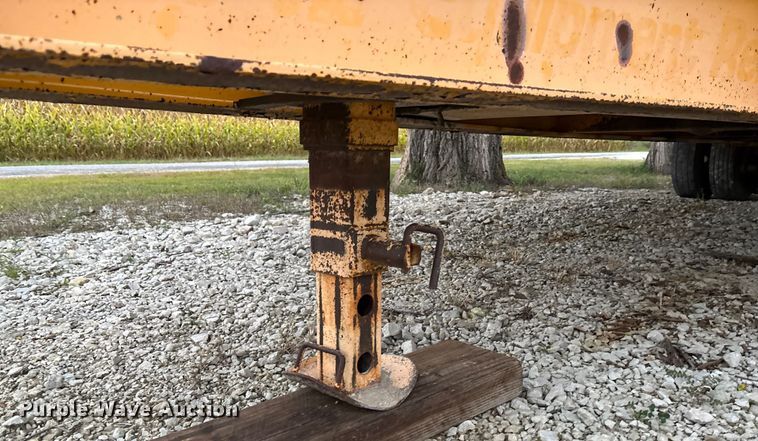 image for item ET4513 2006 Trail King TK40LP-2600 equipment trailer