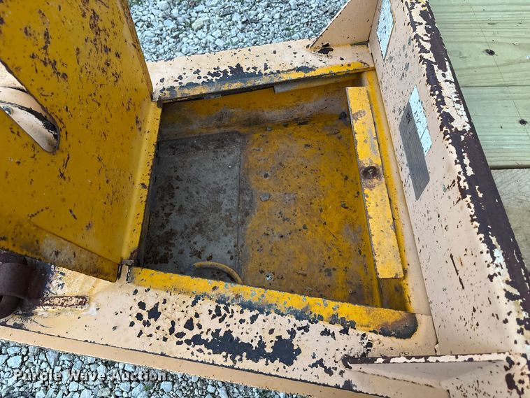 image for item ET4513 2006 Trail King TK40LP-2600 equipment trailer