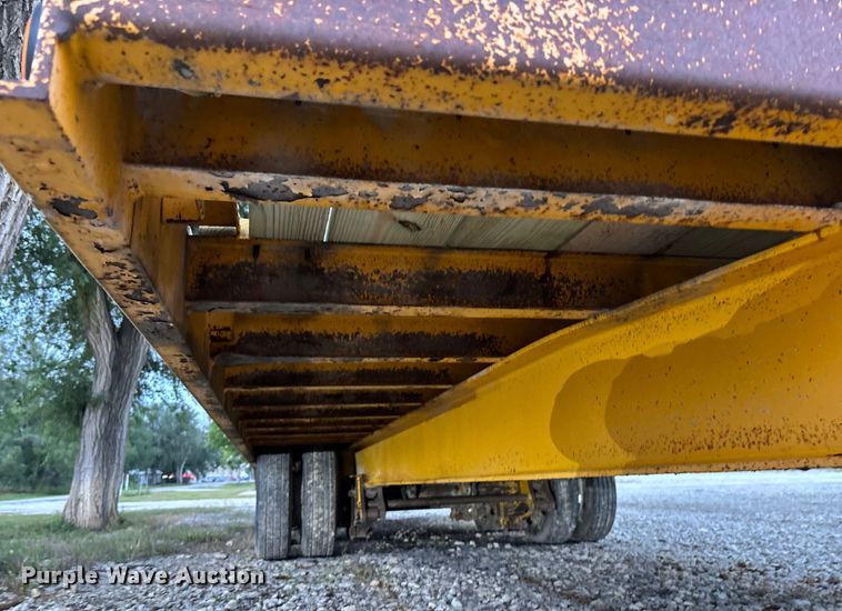 image for item ET4513 2006 Trail King TK40LP-2600 equipment trailer