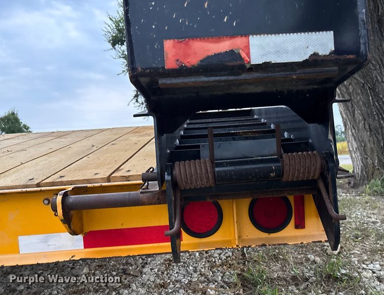 image for item ET4513 2006 Trail King TK40LP-2600 equipment trailer
