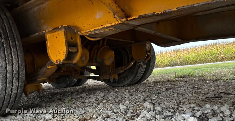 image for item ET4513 2006 Trail King TK40LP-2600 equipment trailer