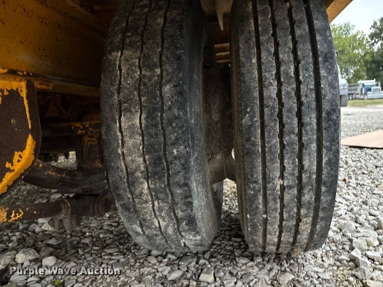 image for item ET4513 2006 Trail King TK40LP-2600 equipment trailer