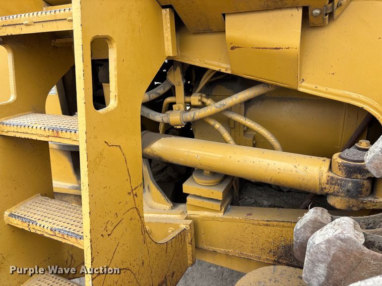 image for item ET4534 1998 Caterpillar 815F soil compactor