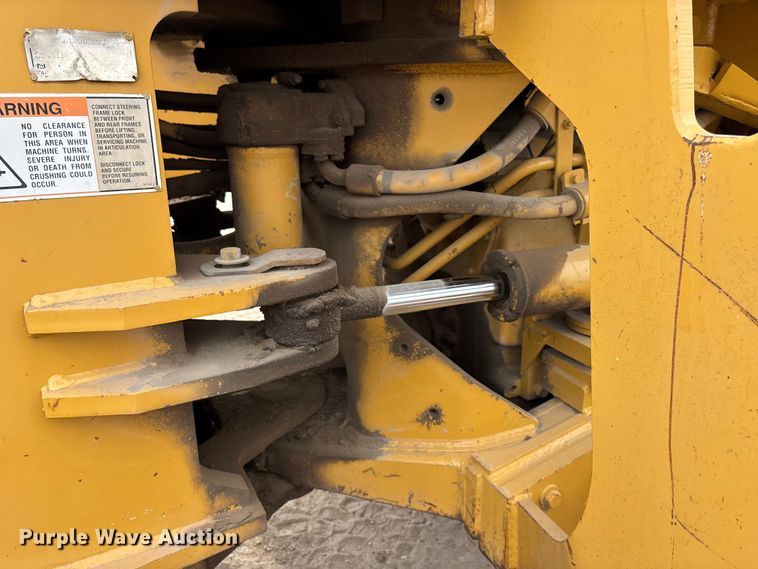 image for item ET4534 1998 Caterpillar 815F soil compactor