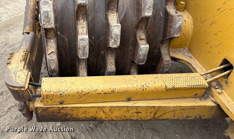 image for item ET4534 1998 Caterpillar 815F soil compactor