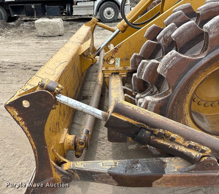 image for item ET4534 1998 Caterpillar 815F soil compactor