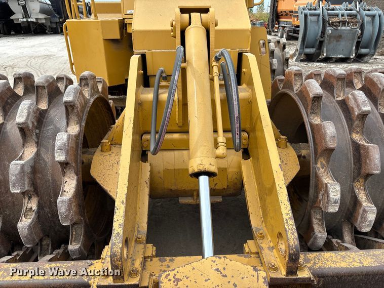 image for item ET4534 1998 Caterpillar 815F soil compactor