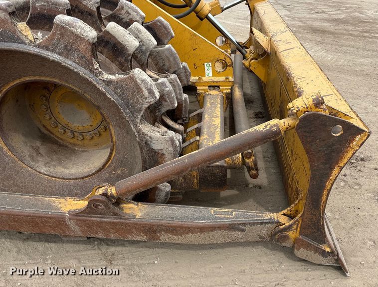 image for item ET4534 1998 Caterpillar 815F soil compactor