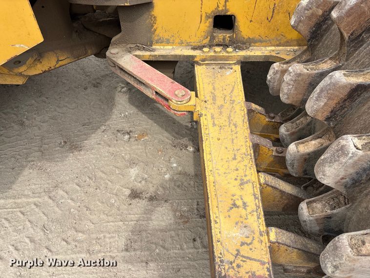 image for item ET4534 1998 Caterpillar 815F soil compactor