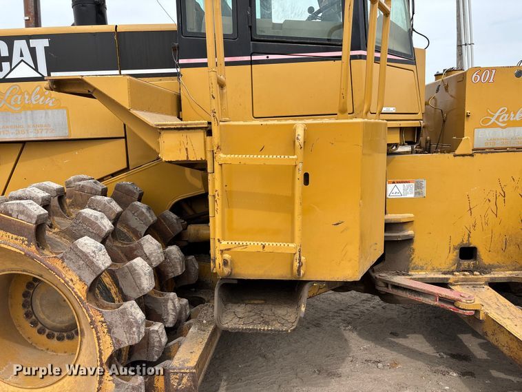 image for item ET4534 1998 Caterpillar 815F soil compactor