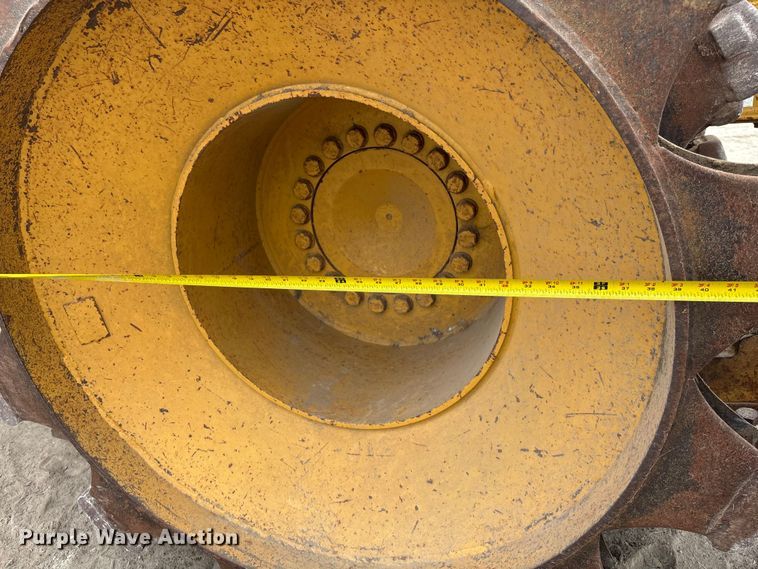 image for item ET4534 1998 Caterpillar 815F soil compactor