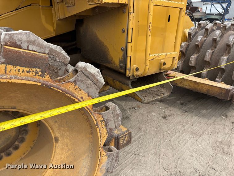 image for item ET4534 1998 Caterpillar 815F soil compactor