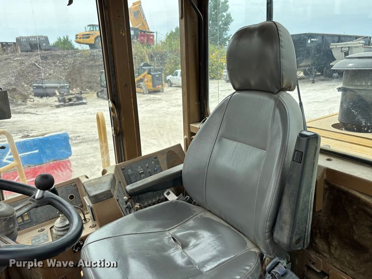 image for item ET4534 1998 Caterpillar 815F soil compactor