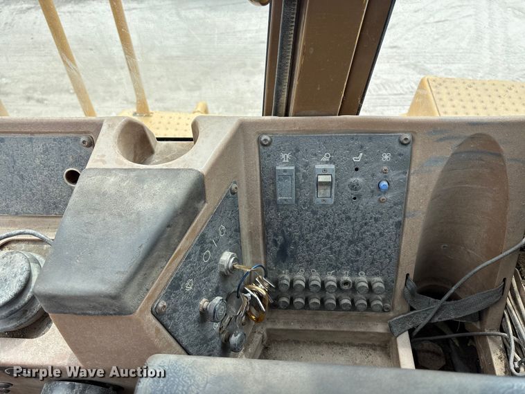 image for item ET4534 1998 Caterpillar 815F soil compactor