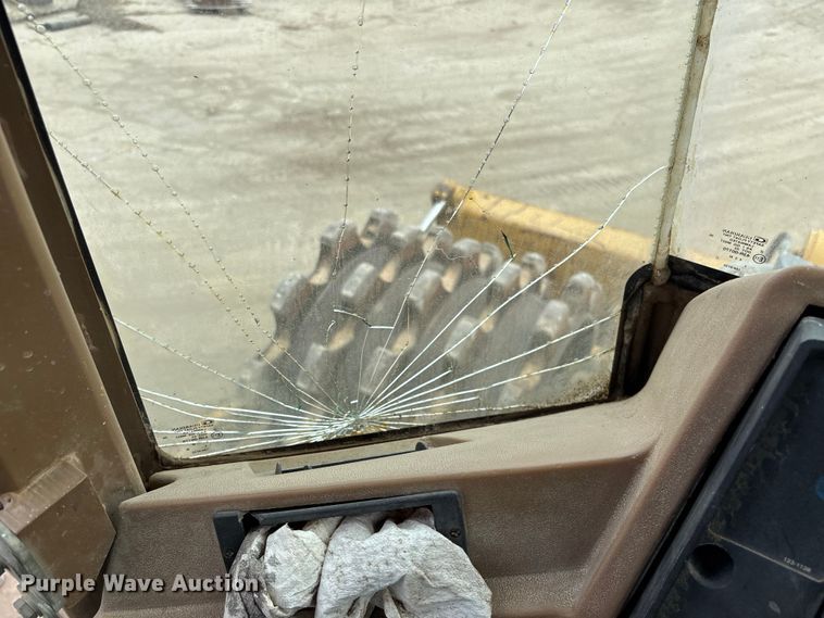 image for item ET4534 1998 Caterpillar 815F soil compactor