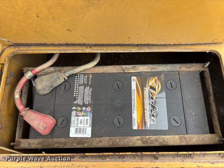 image for item ET4534 1998 Caterpillar 815F soil compactor