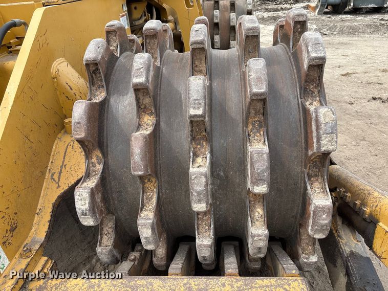 image for item ET4534 1998 Caterpillar 815F soil compactor