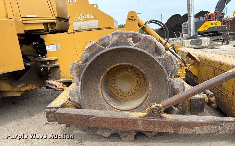 image for item ET4534 1998 Caterpillar 815F soil compactor