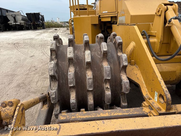 image for item ET4534 1998 Caterpillar 815F soil compactor