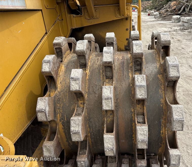 image for item ET4534 1998 Caterpillar 815F soil compactor