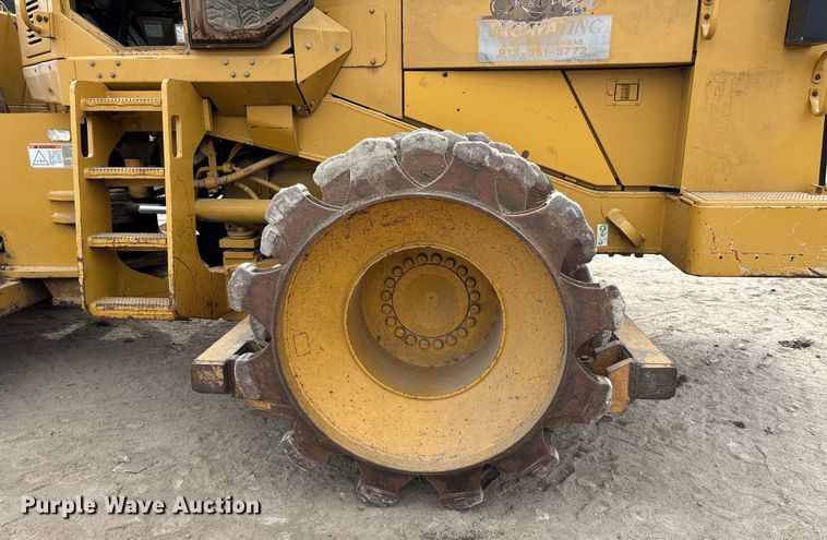 image for item ET4534 1998 Caterpillar 815F soil compactor