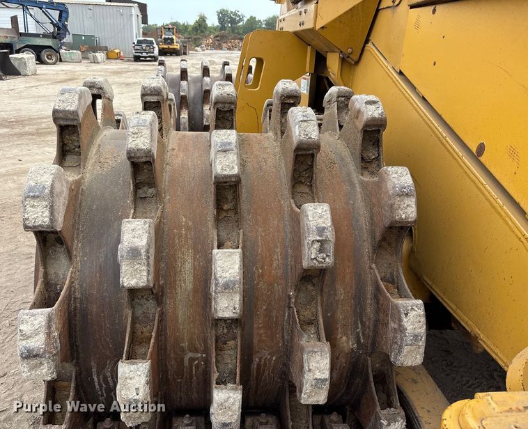 image for item ET4534 1998 Caterpillar 815F soil compactor